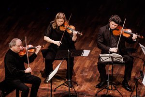 Hallgassunk Schubertet! 3. - ELMARAD