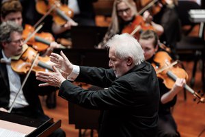 Április 14-én a Bartók Rádió műsorán Eötvös Péter, Szűcs Máté és a Concerto Budapest közös koncertje